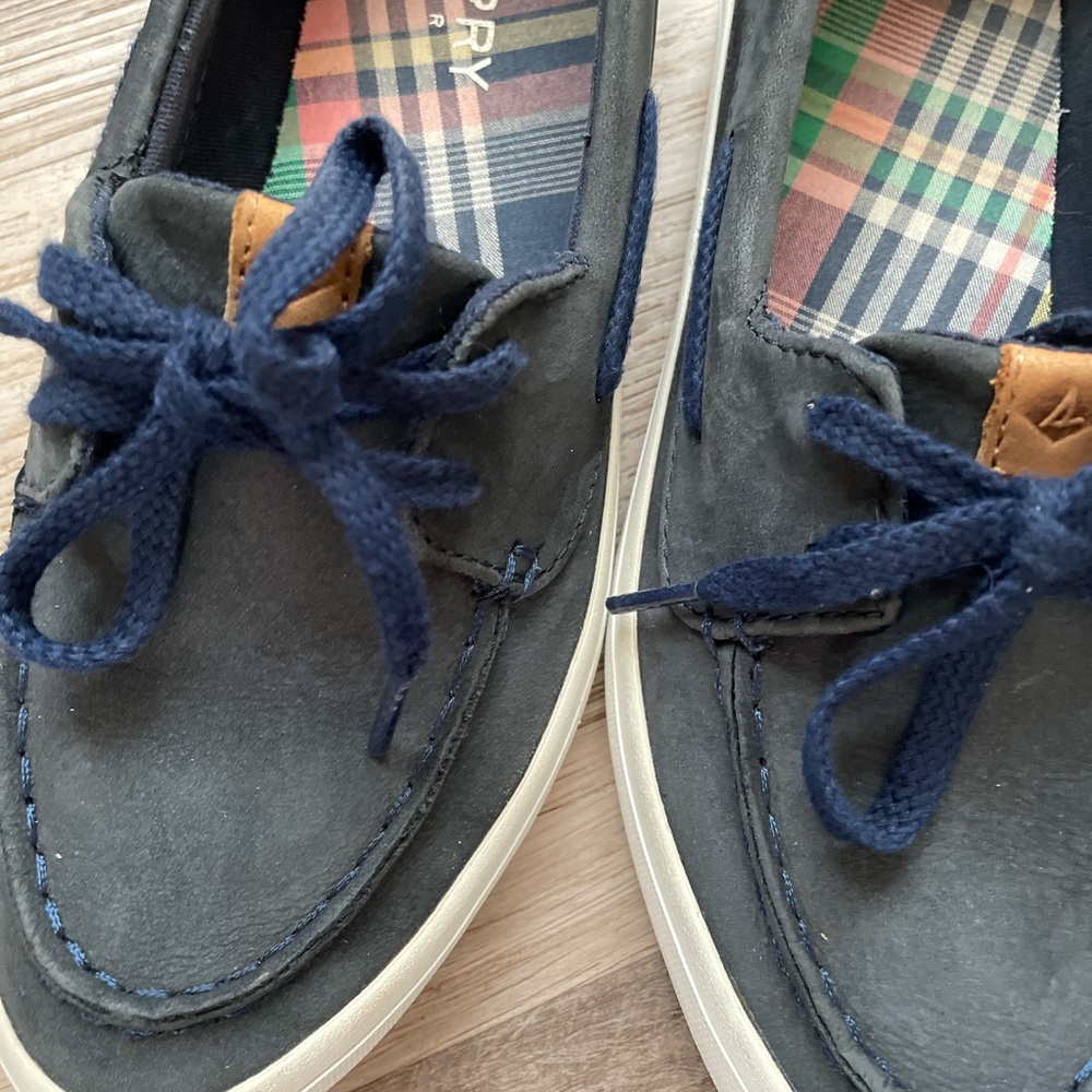 Sperry navy suede with tie and white sole boat shoe size 6 - Picture 3 of 9
